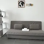 Alexas\'S Home - Wi-Fi, Netflix