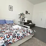 Alexas\'S Home - Wi-Fi, Netflix